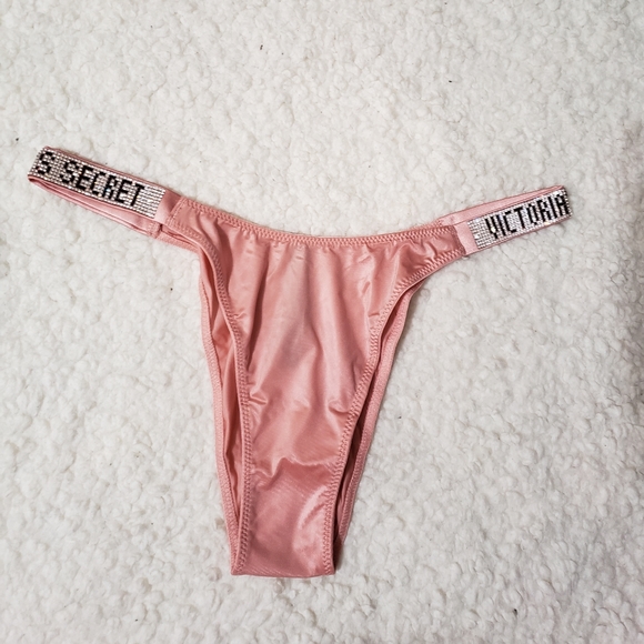 Victoria's Secret Very Sexy Push-up Bra & Matching Panties - Picture 10 of 15